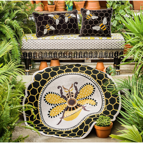 MACKENZIE-CHILDS Queen Bee Rug 4' Round New - Picture 4 of 7